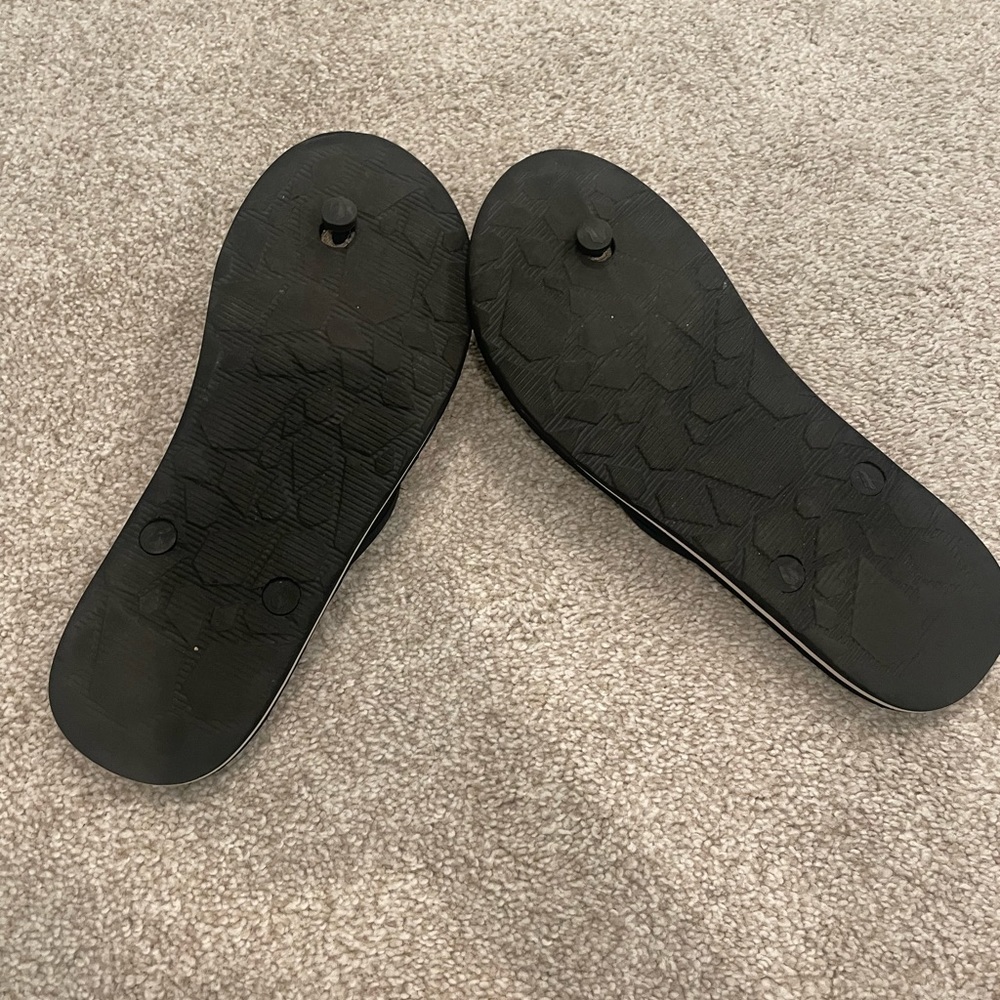 Volcom Flip Flops - Picture 2 of 2